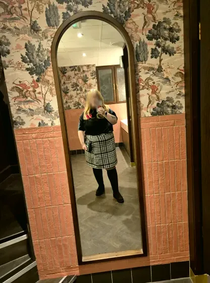 Cara, 24