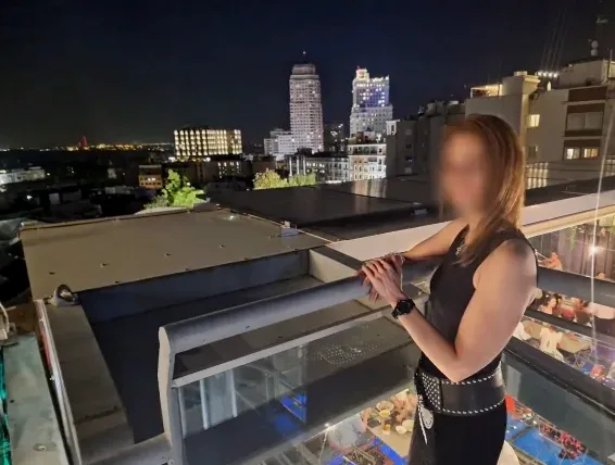 Diana, 37