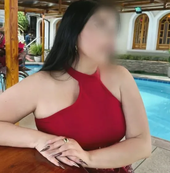 Melina, 37