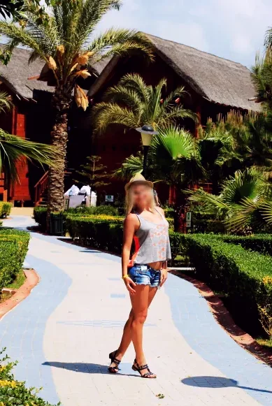 Nicole, 32